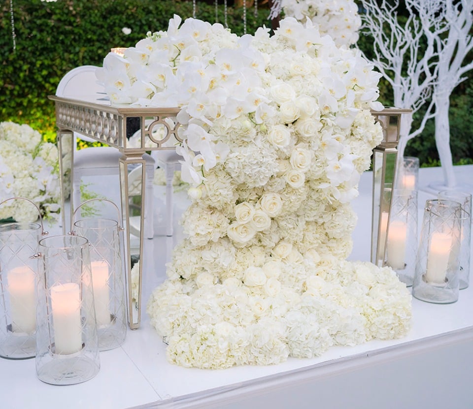 wintry white sweetheart table