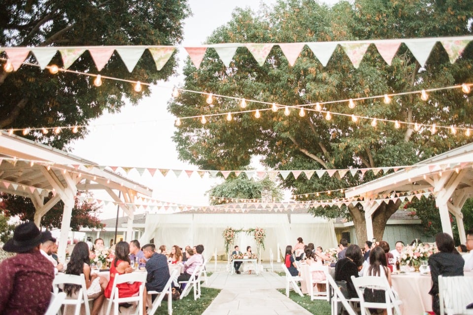 Charming wedding decor for your outdoor wedding