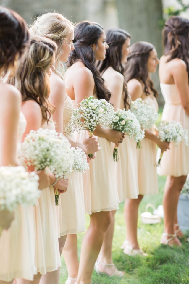 Bridesmaids with babys breath bouquets