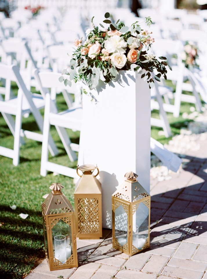 gold lanterns and pedestal wedding aisle decor