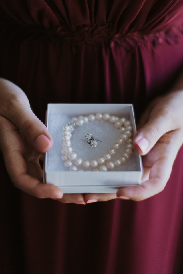 bridesmaid wedding gift pearl necklace and earrings