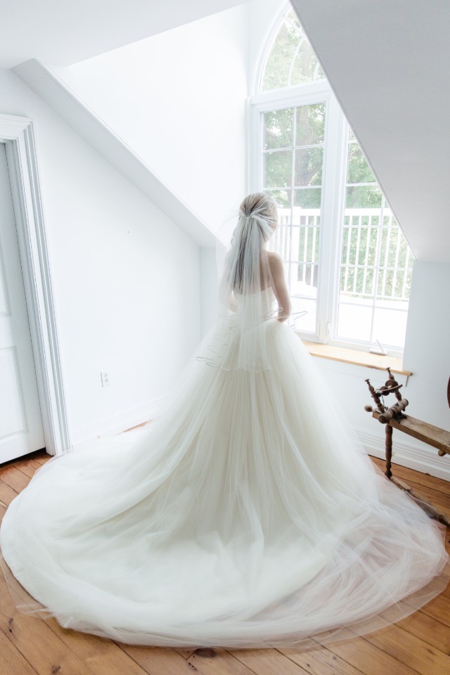 Vera Wang wedding dress. Bride portrait inspo