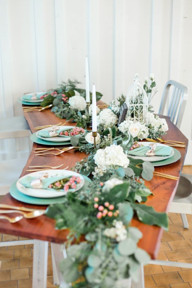 gold pink and green wedding table