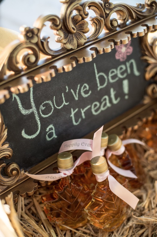 maple syrup wedding favors