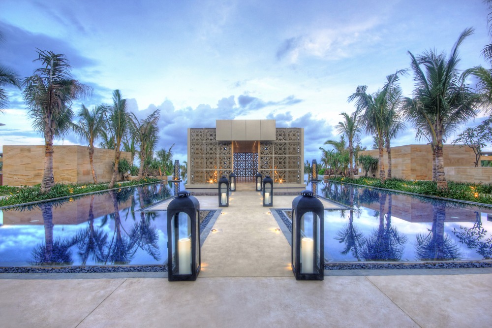 tie-the-knot-in-paradise-at-the-mulia