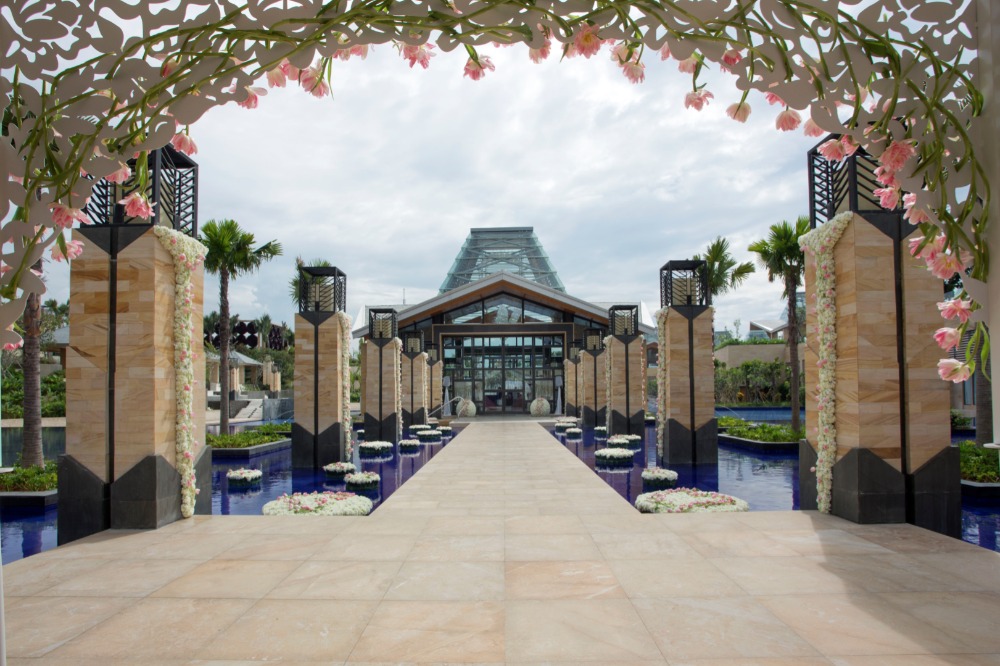 tie-the-knot-in-paradise-at-the-mulia