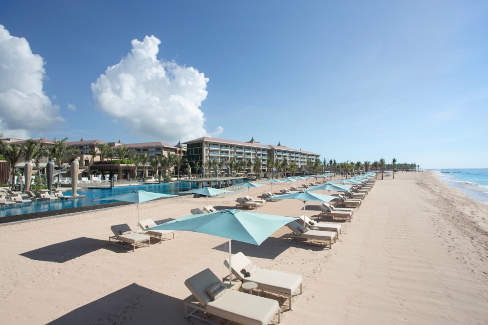 tie-the-knot-in-paradise-at-the-mulia
