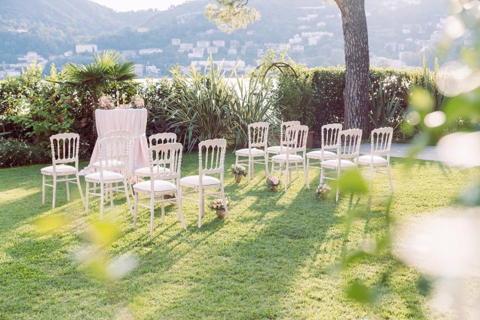 Elegant outdoor double wedding in Italy