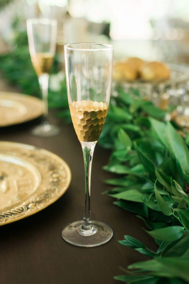 gold detail champagne flutes