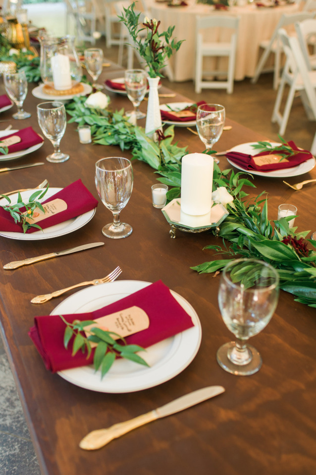 gold and red wedding table decor