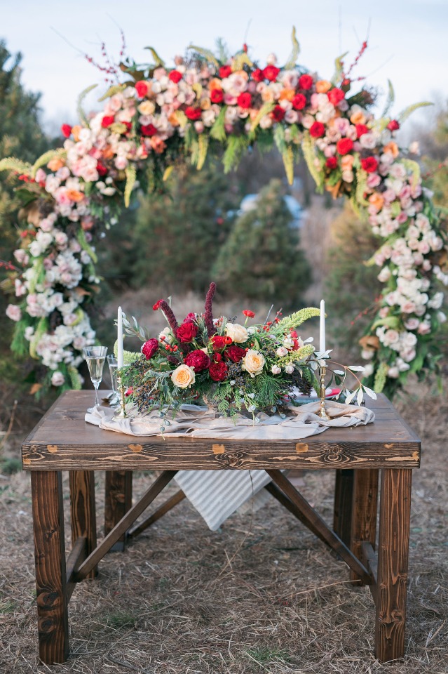 sweetheart table with giant wreath backdrop