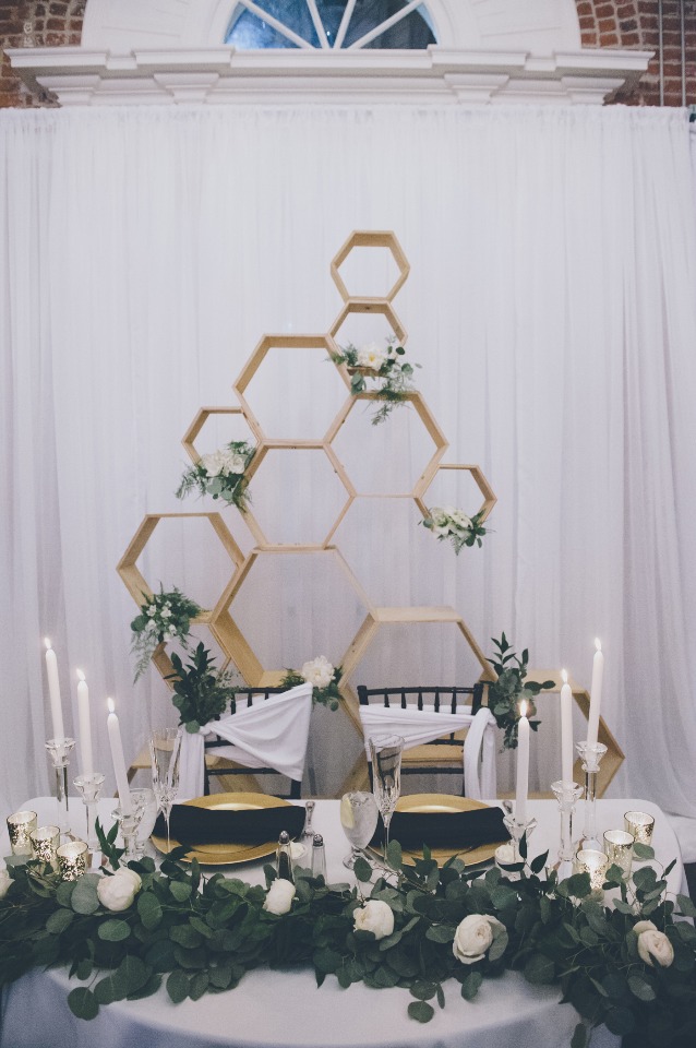 Natural chic sweetheart table decor