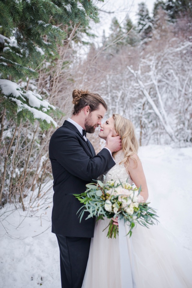 romantic and chilly wedding photos