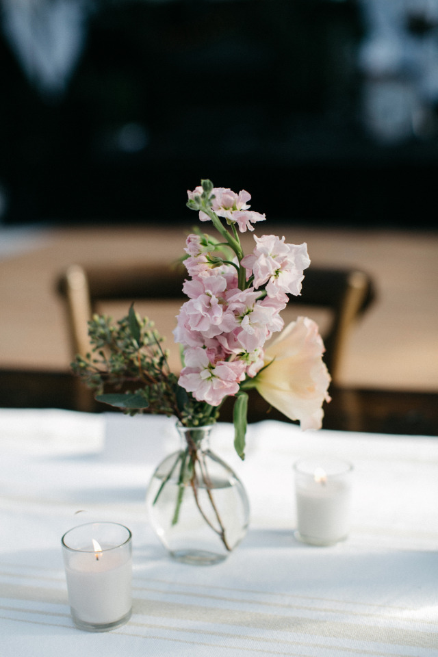 beautiful and simple wedding floral arrangements
