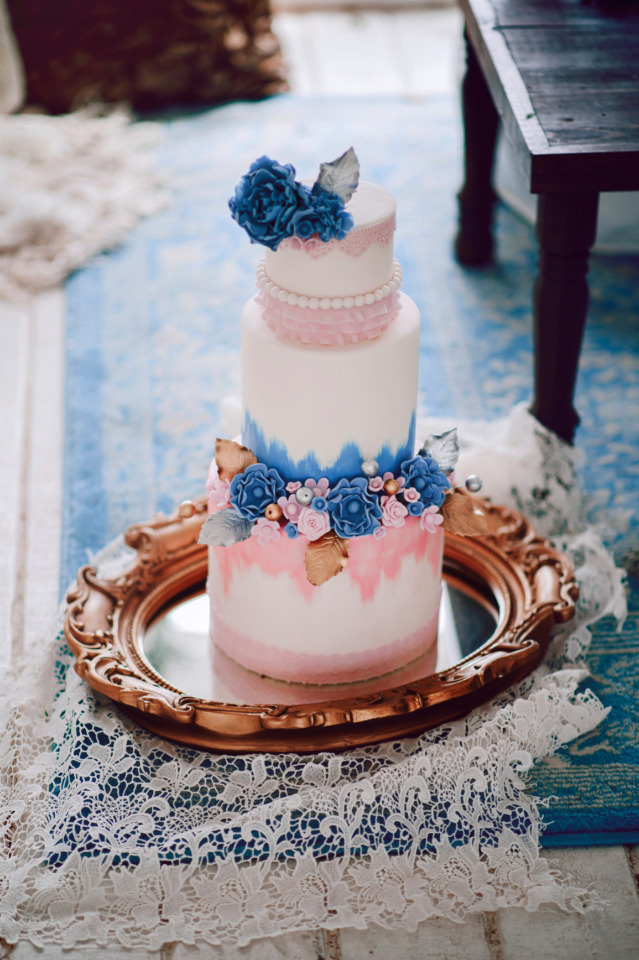 pink and blue wedding cake