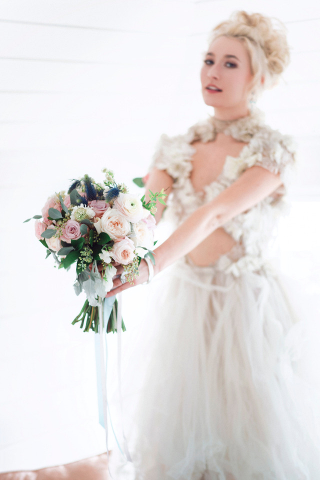 dreamy bridal look and bouquet