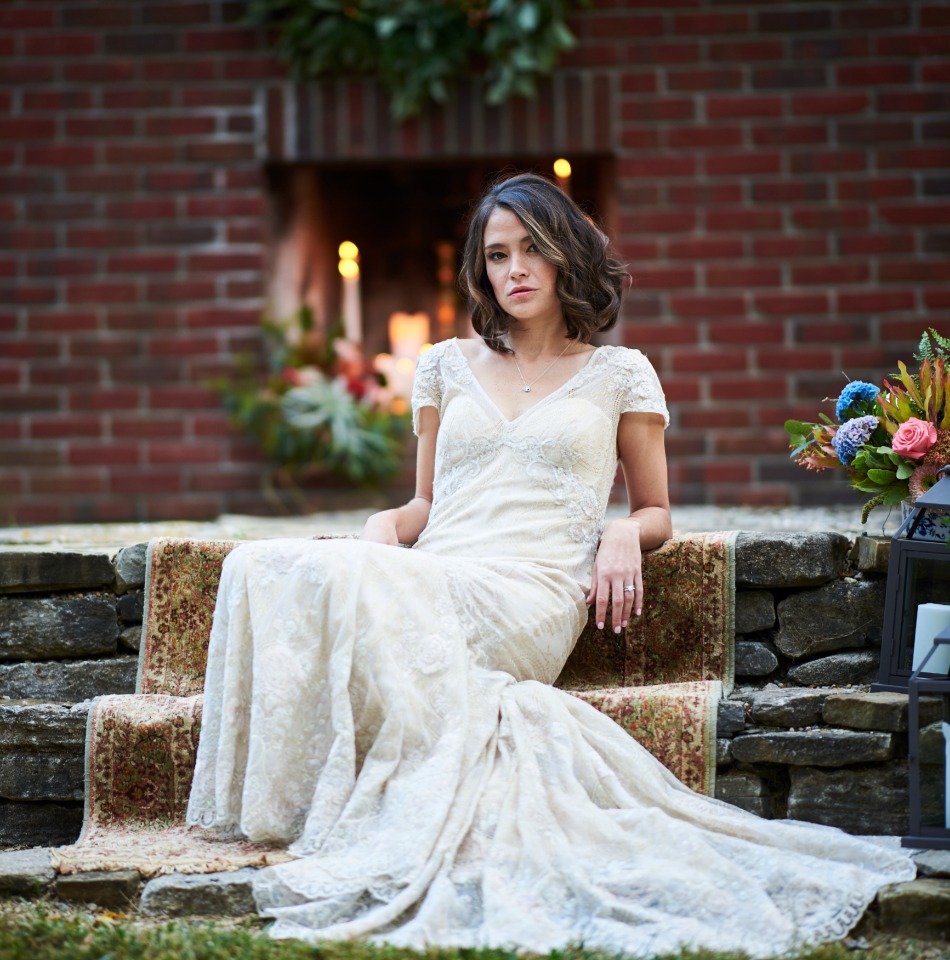 relaxed and chic bridal style