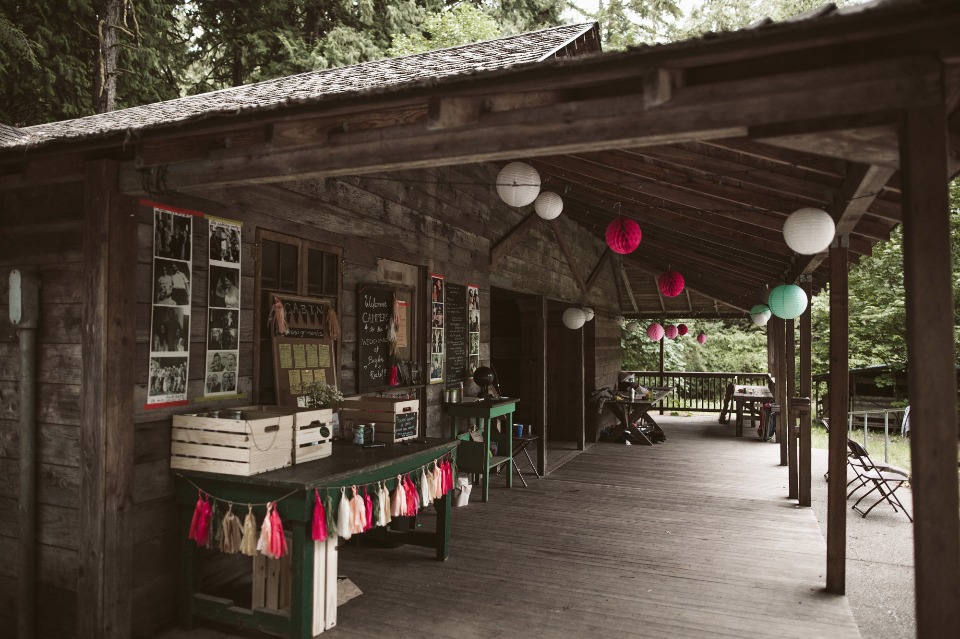 Rustic weekend wedding in the mountains
