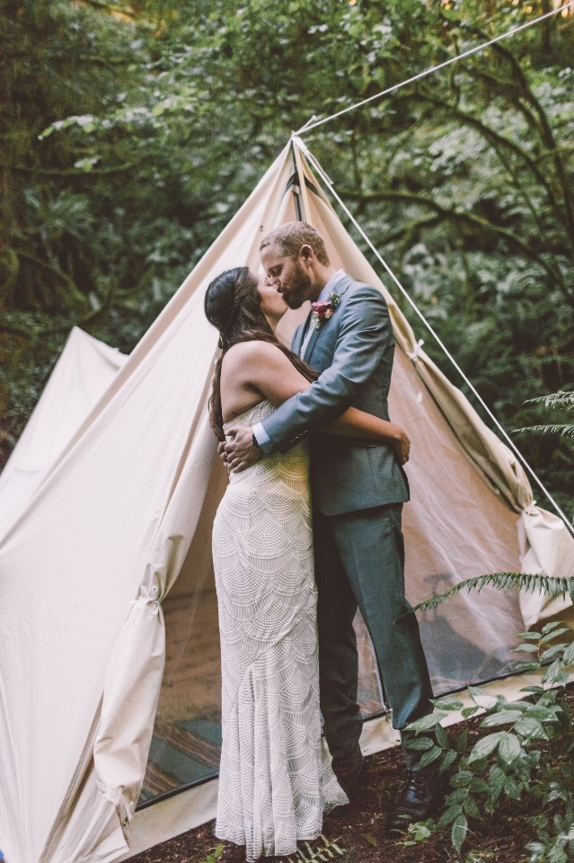 Rustic weekend wedding in the mountains