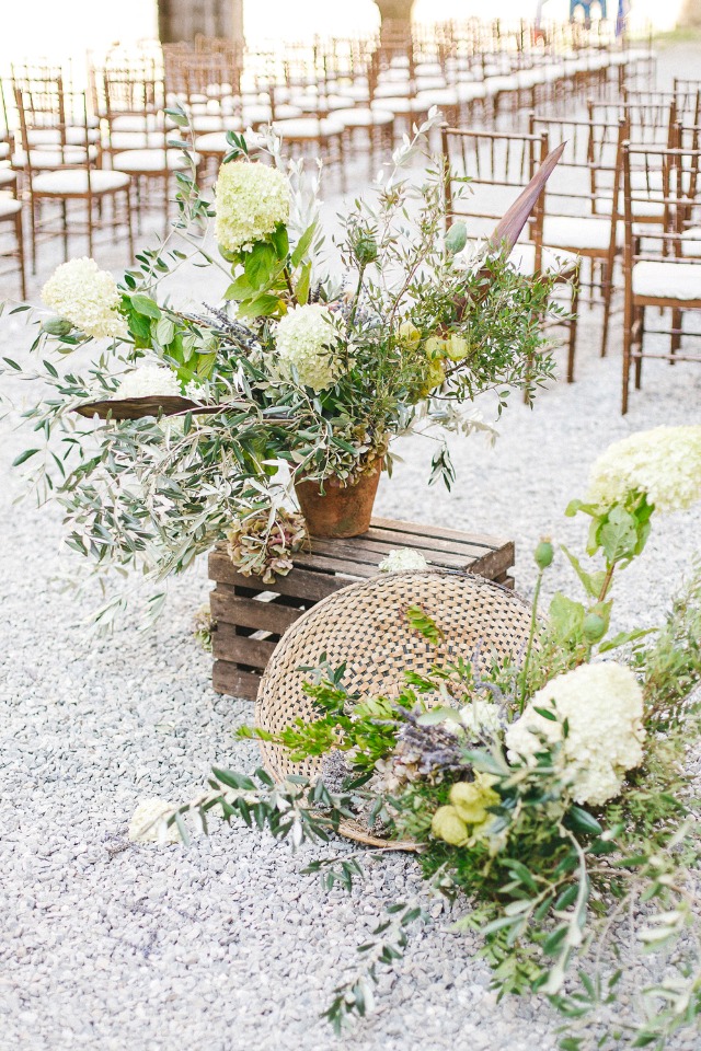 wild flower wedding arrangement ideas