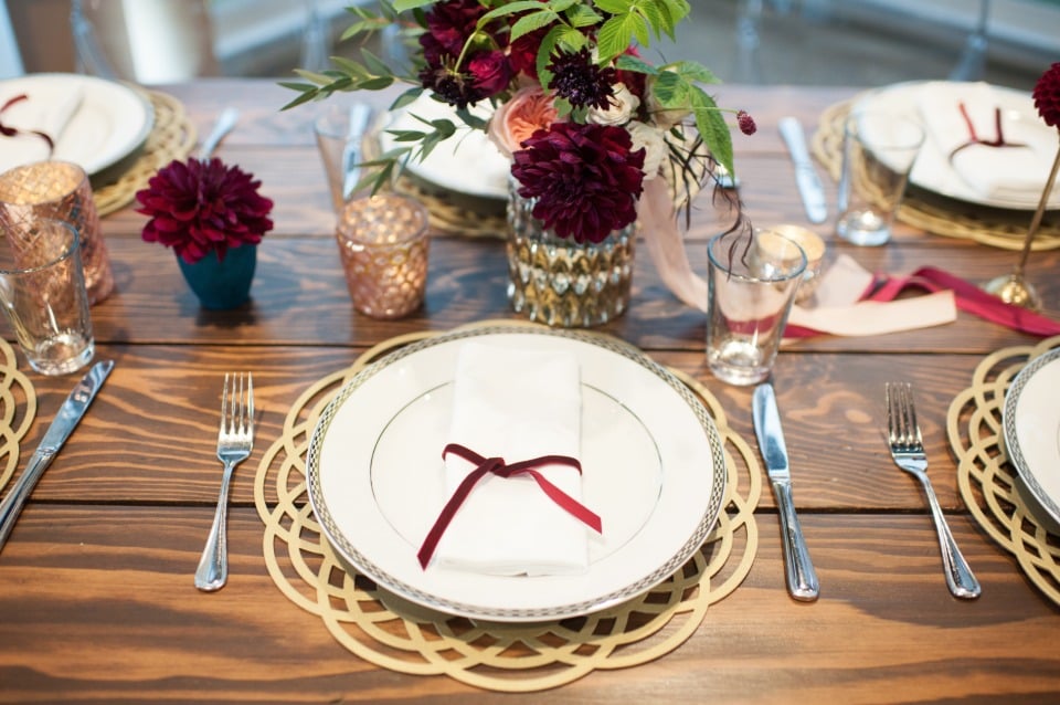 gold and red table decor