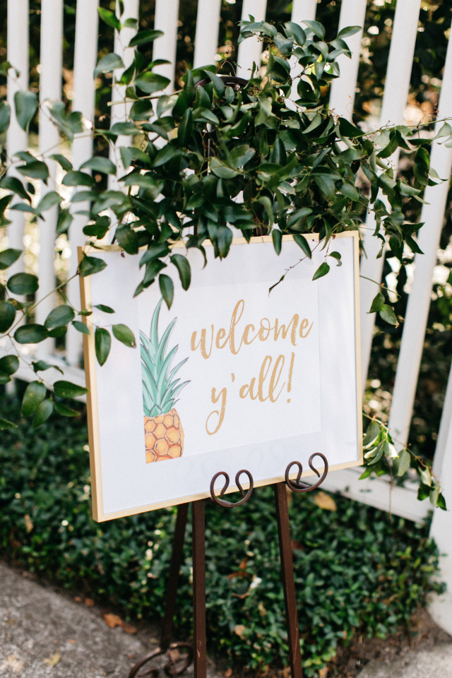 gold pineapple wedding welcome sign