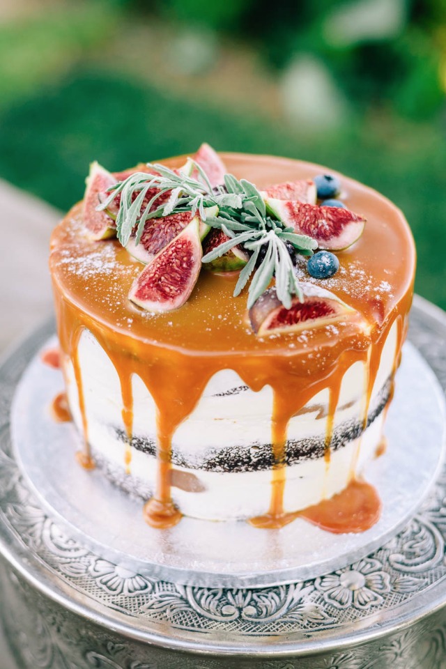 Caramel drizzle cake with figs and blueberries