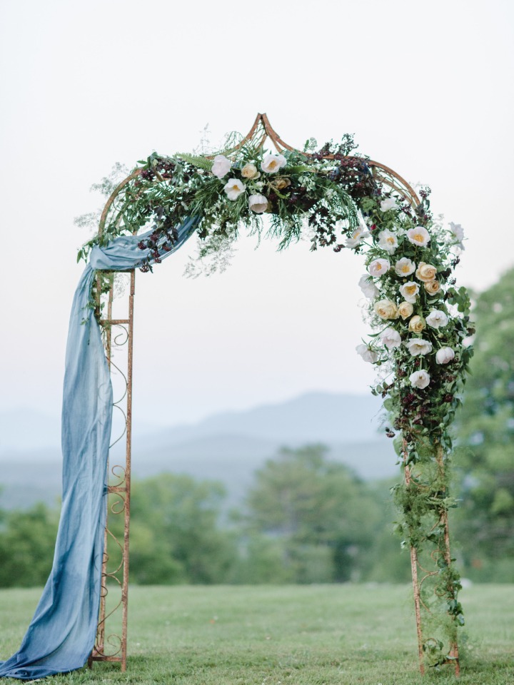 Floral arch for your outdoor ceremony