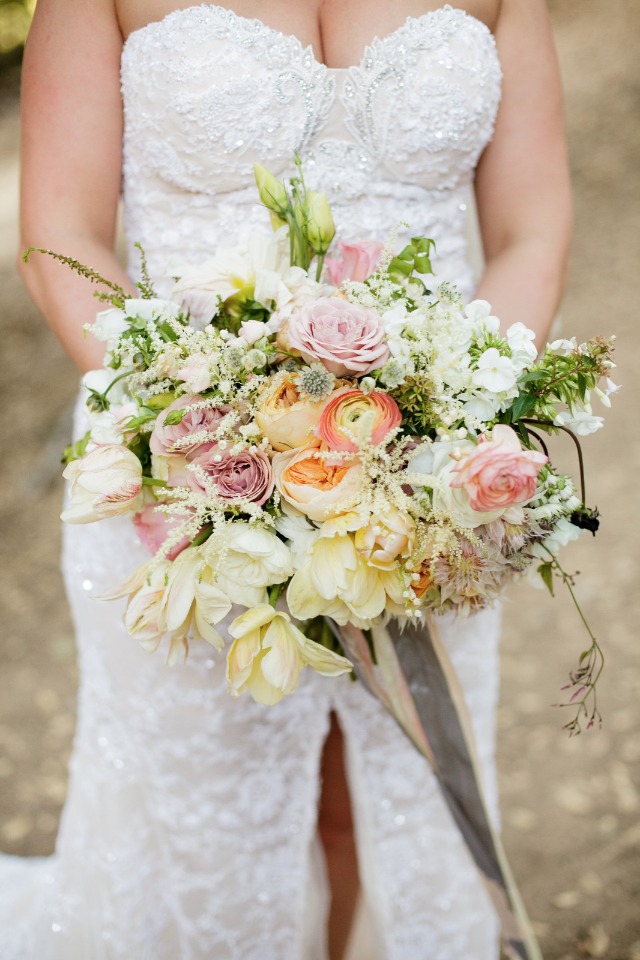 fresh and springy wedding bouquet