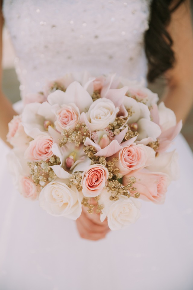 Blush rose bouquet with gold