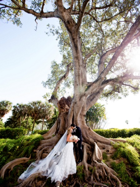 Time to Drink Champagne & Dance on The Tables At This Glam Wedding