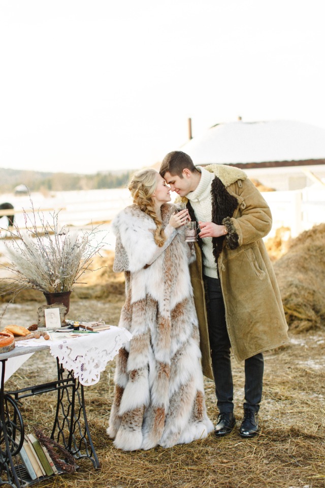 winter wedding couple in Russia