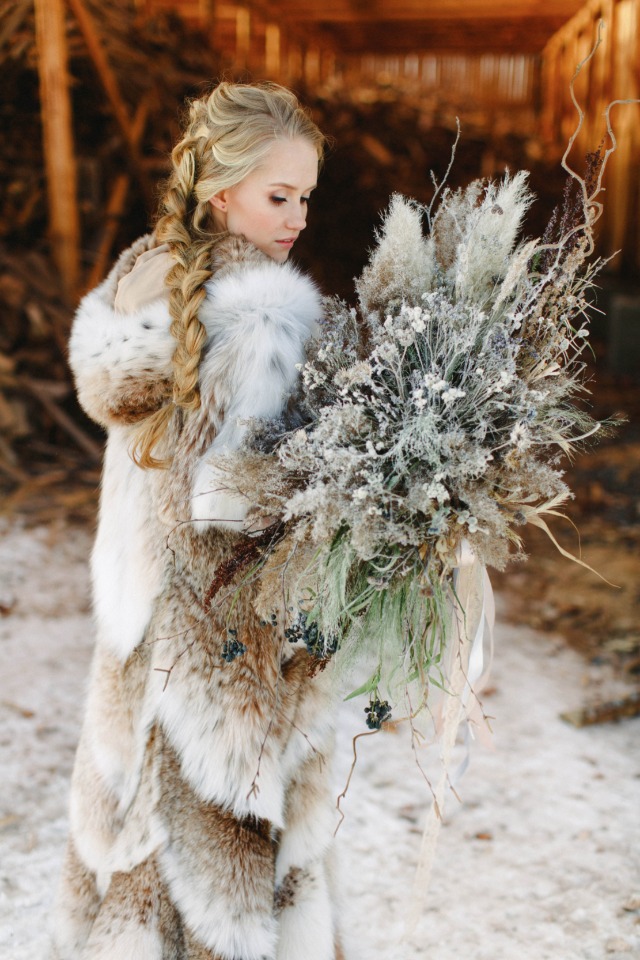 cozy bride in fur with dried flower bouquet