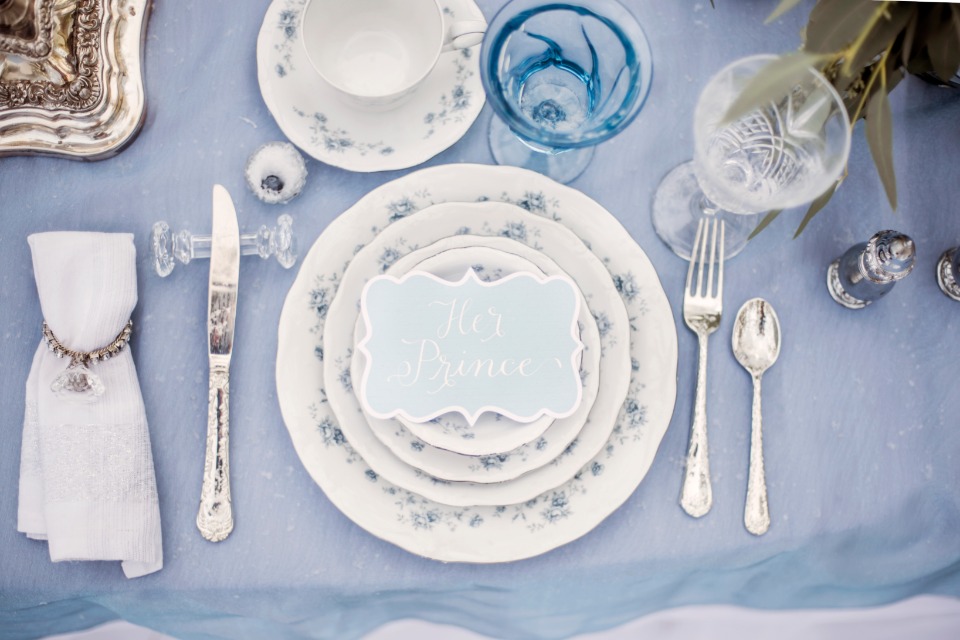 blue white and sliver table decor