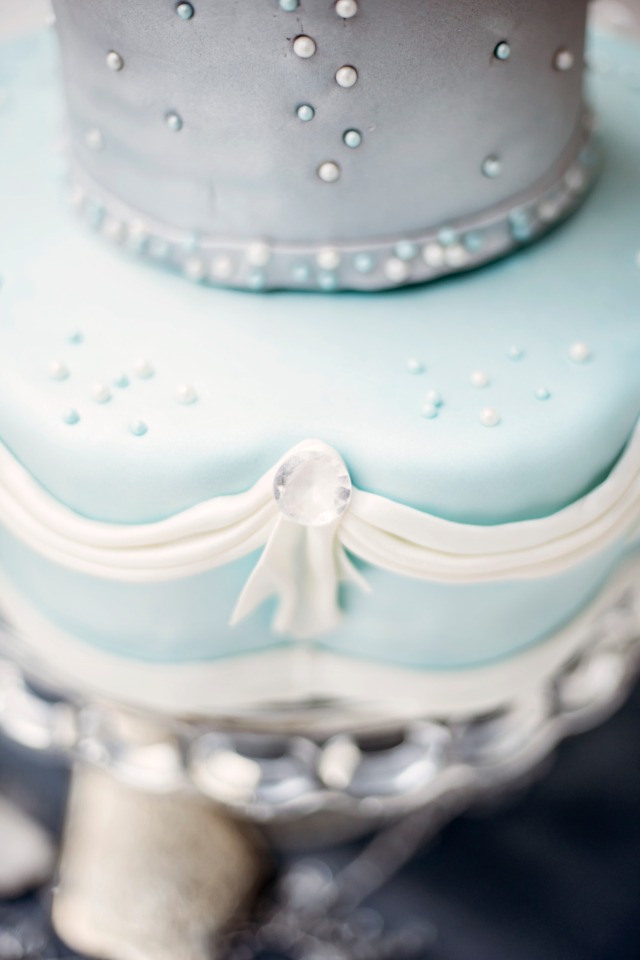 blue and sliver wedding cake