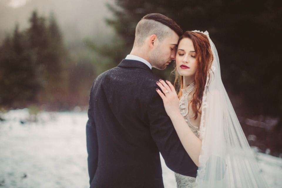 winter wedding snow filled photography