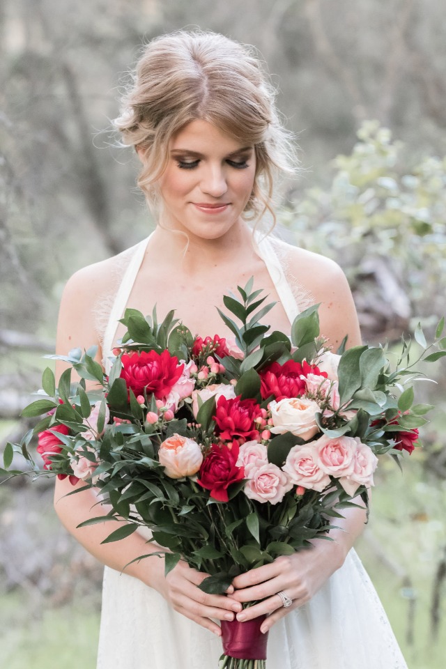 red and pink valentine's day bouquet