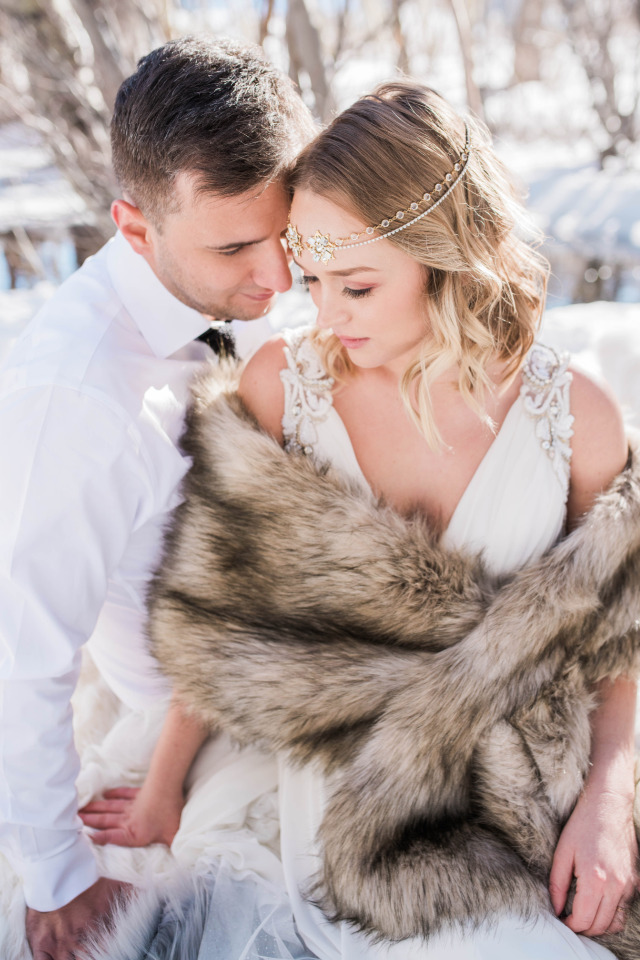 This Snowy Romance Filled Elopement Will Surely Melt Your Heart