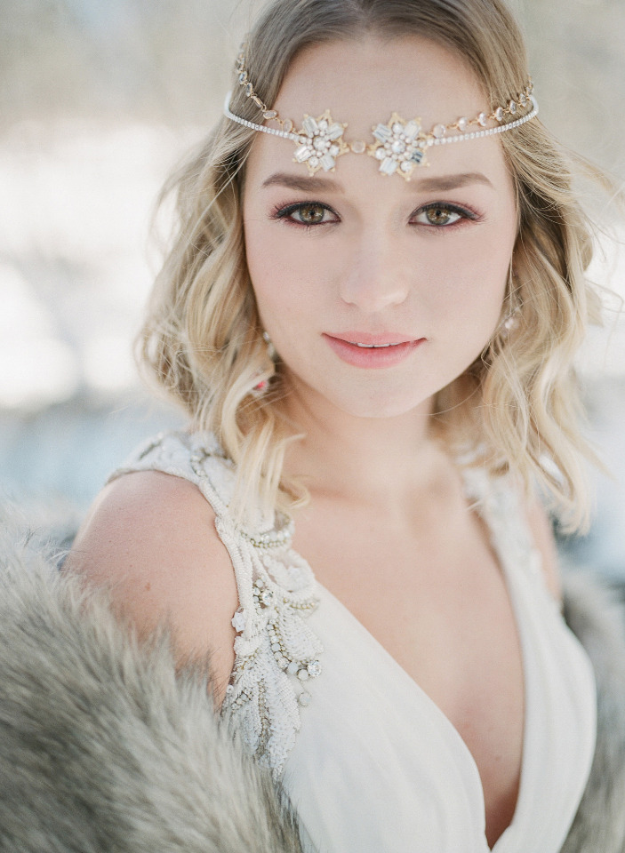 beautiful bridal headpiece and makeup