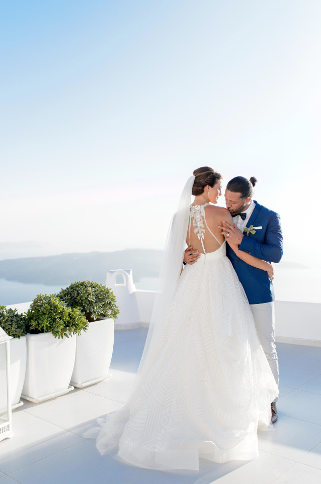 Get Hitched In Santorini Greece And Party Like There's No Tomorrow