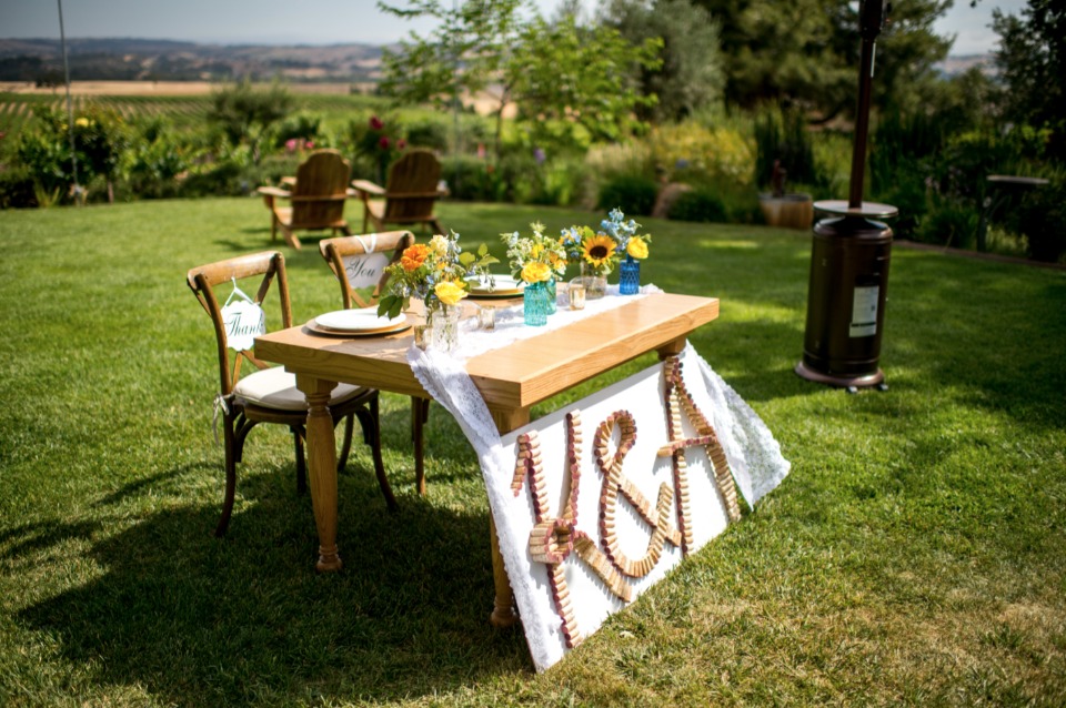 sweetheart table for your vineyard wedding