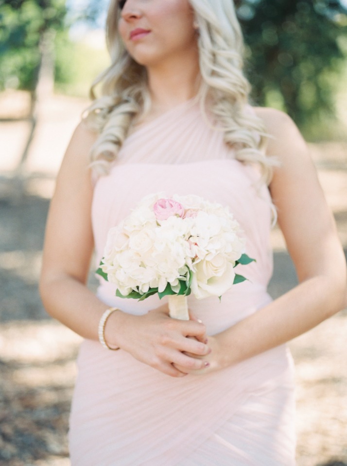 Simple blush and white bouquets