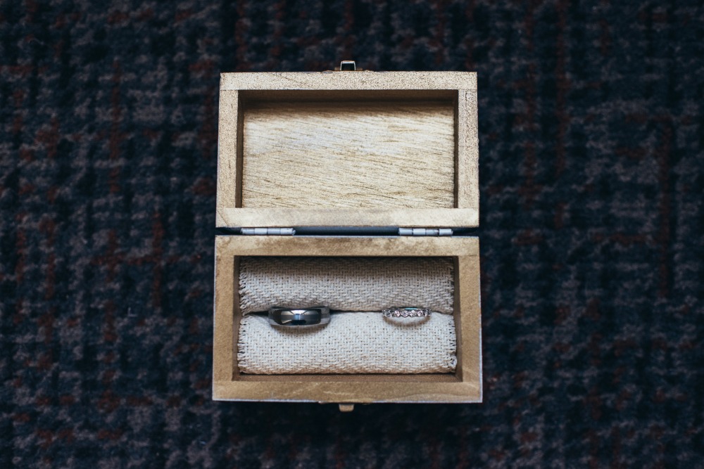 dusty-purple-rustic-chic-wedding-at