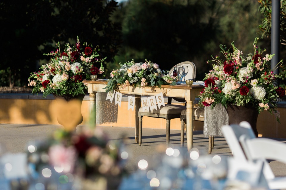 Cute Mr and Mrs Sweetheart table