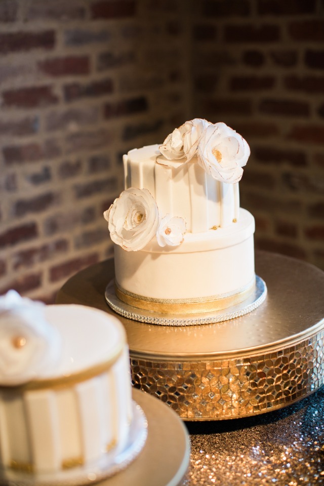 white and gold wedding cakes