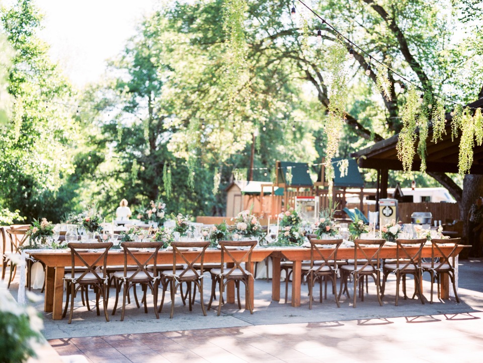 Naturally chic outdoor reception