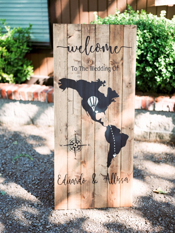Love this welcome wedding sign