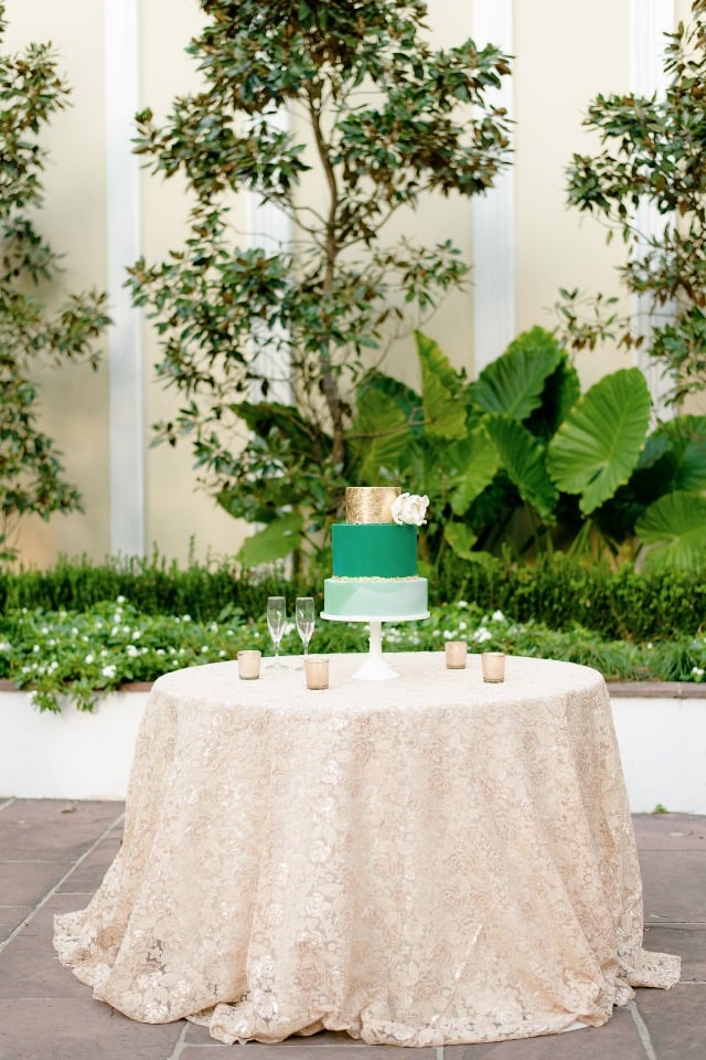 gold and green cake table