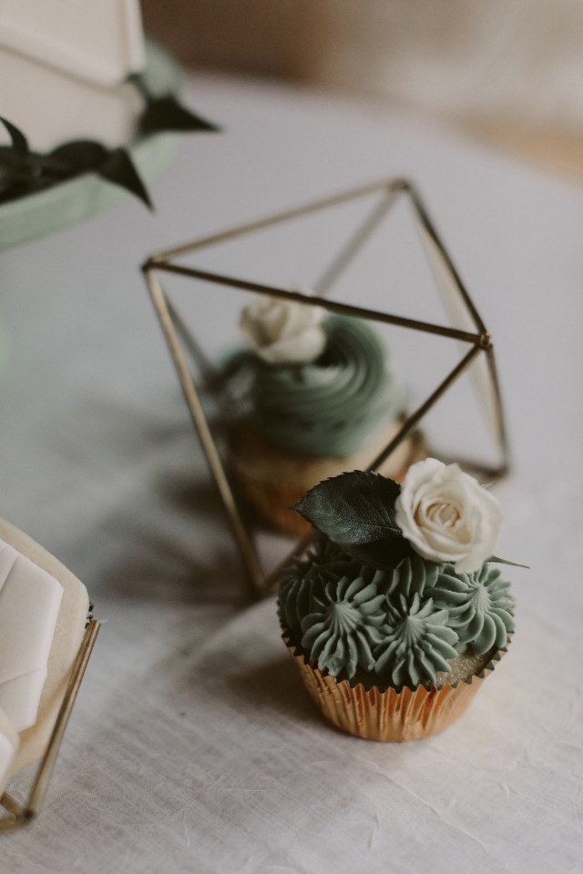 cupcake with flower topper