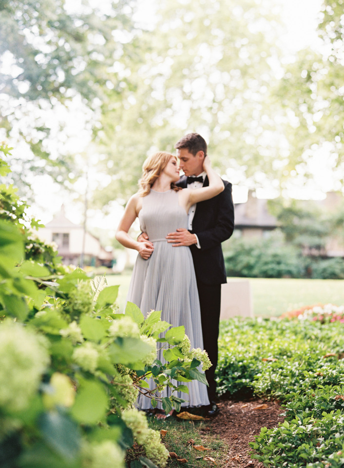 stunning elegant engagement session outfits